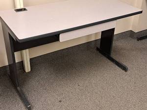 lot 87 image: Office Computer Desk 1-drawer