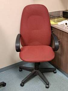 lot 94 image: Rolling Office Arm Chair