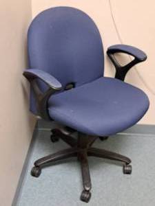 lot 98 image: Rolling Office Arm Chair