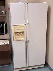 lot 99 image: 1994 Whirlpool Household Side-by-Side Refrigerator Freezer with WaterIce Dispenser ED22DCXBW00