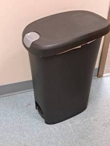 lot 106 image: Flip-Top Trash Can