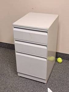 lot 74 image: File Cabinet 3-drawer