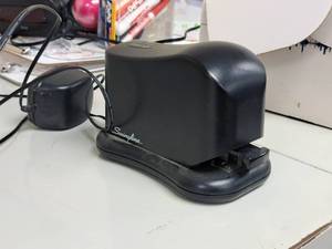 lot 115 image: Swingline Electric Stapler