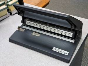 lot 117 image: Rolodex Punch-O-Dex Paper Punch P-500