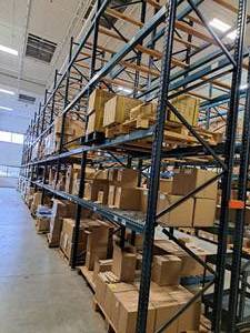 lot 24 image: Pallet Racking - 19 Uprights (x11), 8 Cross Beams (x80), 43x46 Grates (x20)