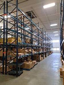 lot 25 image: Pallet Racking - 19 Uprights (x11), 8 Cross Beams (x80), 43x46 Grates (x44)