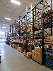 lot 26 image: Pallet Racking - 19 Uprights (x11), 8 Cross Beams (x80), 43x46 Grates (x44)