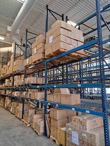 lot 27 image: Pallet Racking - 19 Uprights (x11), 8 Cross Beams (x80), 43x46 Grates (x44)