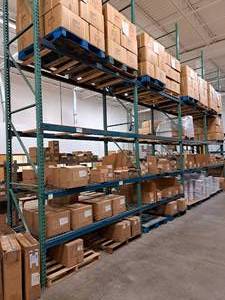 lot 31 image: Pallet Racking - 20 Uprights (x5), 8 Cross Beams (x28), 43x46 Grates (x12)