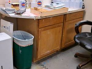 lot 135 image: Countertop w Wood Cabinets Workstation