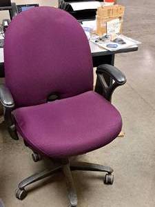 lot 150 image: Rolling Office Arm Chair