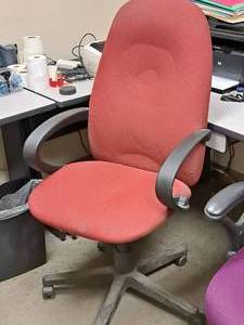 lot 149 image: Rolling Office Arm Chair
