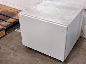 lot 160A image: Rolling Metal Storage Cabinet