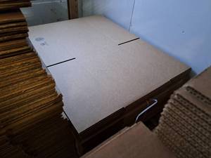 lot 213 image: Lot of (32) Cardboard Flats 20x16x12