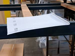 lot 228 image: Lot of (1 Case) Uline #5 White Poly Bubble Mailers S-7548 100-count 16x10-12