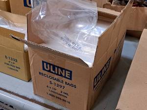 lot 243 image: Lot of (700) Uline Reclosable Bags S-1297 6x10