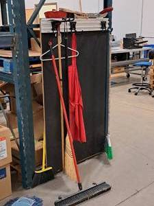 lot 286 image: Lot of (8) Household Cleaning Tools - (3) Brooms, (1) Push Broom, (2) Hand Brushes, (2) Dust Pans