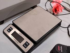 lot 272 image: WeighMax 90-lbx.1oz Digital Scale