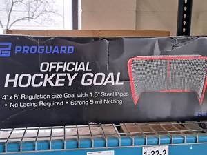 lot 322 image: Proguard Sports Official Hockey Goal 8900 4x6 (New in Box)