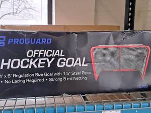 lot 323 image: Proguard Sports Official Hockey Goal 8900 4x6 (New in Box)