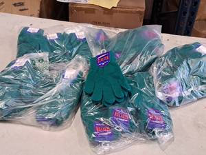 lot 980 image: Lot of (30) ProGuard Stretch Sport Gloves
