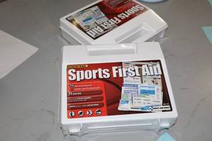 lot 1940 image: Lot of (6) Recreational Sports First Aid Kits 71-piece
