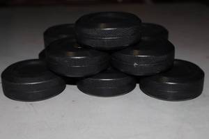 lot 2431 image: Lot of (20) 2-12 Plastic Practice Hockey Pucks