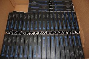 lot 3407 image: Lot of (100 Pairs) ProGuard 108 Waxed BlackWhite Hockey Lace