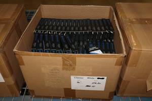 lot 2929A image: Lot of (100 Pairs) ProGuard 84 White Classic Hockey Lace