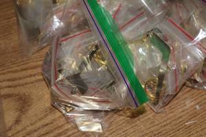 lot 3862 image: Lot of (25) Hockey Goalie Stick Keychains