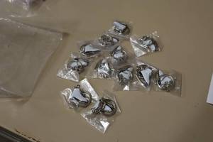 lot 3883 image: Lot of (15) White Figure Skate Keychains