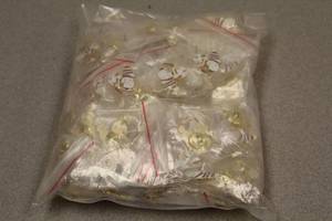 lot 3909 image: Lot of (50 Bags) Snoopy On The Ice Pins 6-count ( 300 total items )