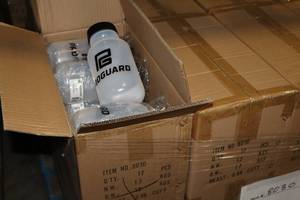 lot 4074 image: Lot of (2 Boxes) ProGuard 42-oz Water Bottle with PushPull Black Cap 12-count ( 24 total items )