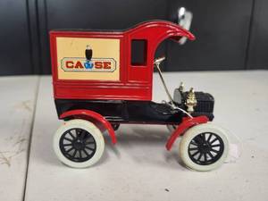 Ertl 1905 Fords First Delivery Car Replica Coin Bank