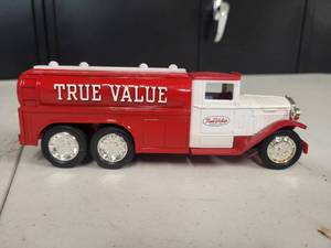 Ertl 1930 True Value Bulk Tank Truck Coin Bank