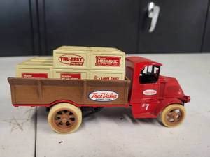 Ertl Replica Mack 1926 Bull Dog Truck Coin Bank