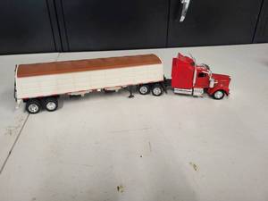 Kenworth Semi & Grain Trailer Lot