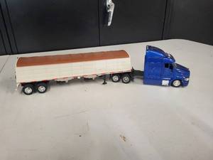 Peterbilt Semi & Grain Trailer Lot