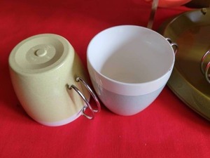Vintage camping or picnic dishes