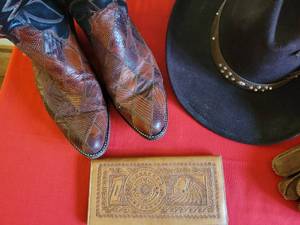 Mens cowboy boots & hat