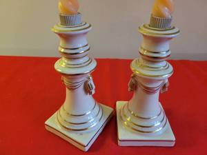 Vintage dcor - Two ivory and gold candlesticks with candles