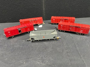 lot 301 image: Vintage 5 Train Cars
