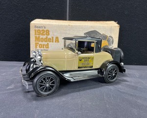 lot 88 image: 1928 Model A Ford Decanter