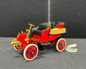 lot 102 image: 1903 Ford Model A Die Cast