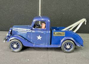 lot 81 image: Beams Police Tow Truck Decanter NOS