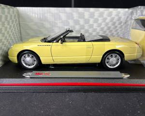 lot 27 image: 118 Die Cast Maisto 1999 Ford Thunderbird Convertible Special Edition NOS