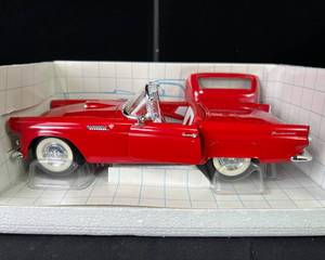 lot 29 image: 118 Die Cast Revell Masterpieces 1955 Thunderbird NOS