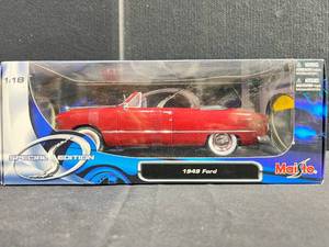 lot 35 image: 118 Die Cast Maisto Special Edition 1949 Ford Convertible NOS