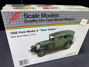 lot 92 image: Plasmojo Scale Models 120 1928 Ford Model A Town Sedan