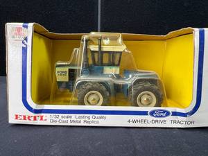 lot 401 image: 132 Ford FW-60 4WD Tractor ERTL